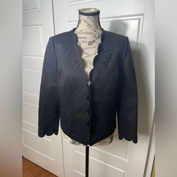 Banana Republic Ponte Scallop Laser Cut Blazer - Picture 2 of 7